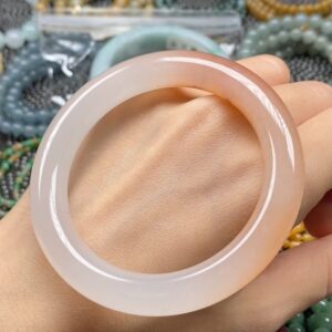 特色粉色玉器手镯1